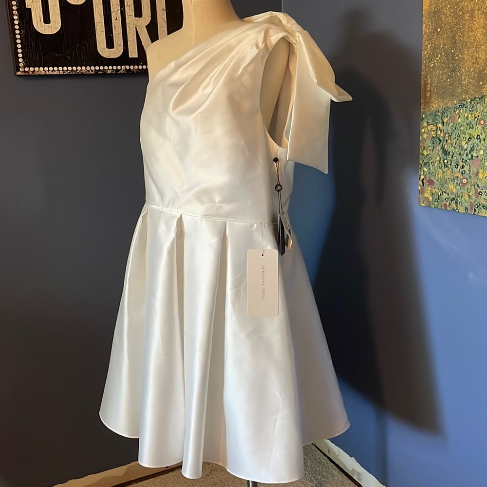 NWT ADRIANNA PAPELL White One Should Mini with Bow Detail